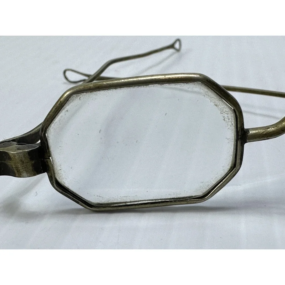 The Unbranded Brand antique early